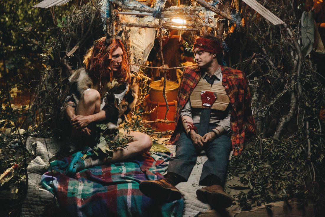 swiss-army-man-romance-0